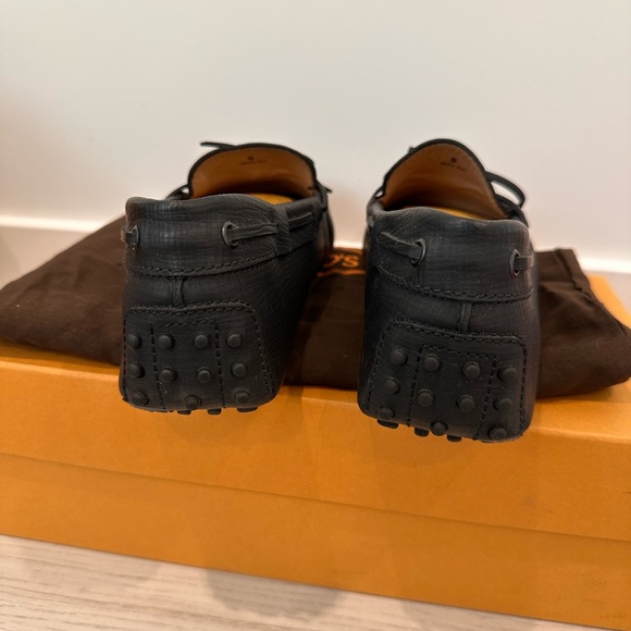Tod\'s Black Loafers Sleek Slip-On Design main image 4
